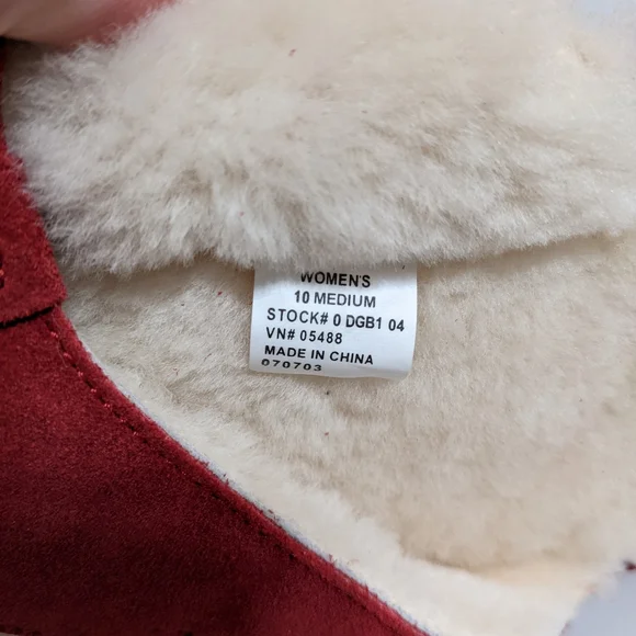 L.L. Bean Women's Red Suede Shearling-Trim Thong Slippers - Picture 6 of 7